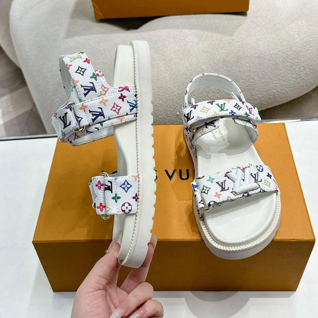 New fashion and versatile sandals 1025031215
