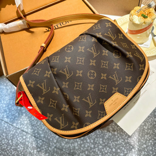Fashion all match messenger bag CWT1023082405