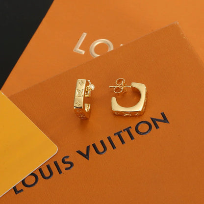 Classic and versatile celebrity stud earrings 1025030501