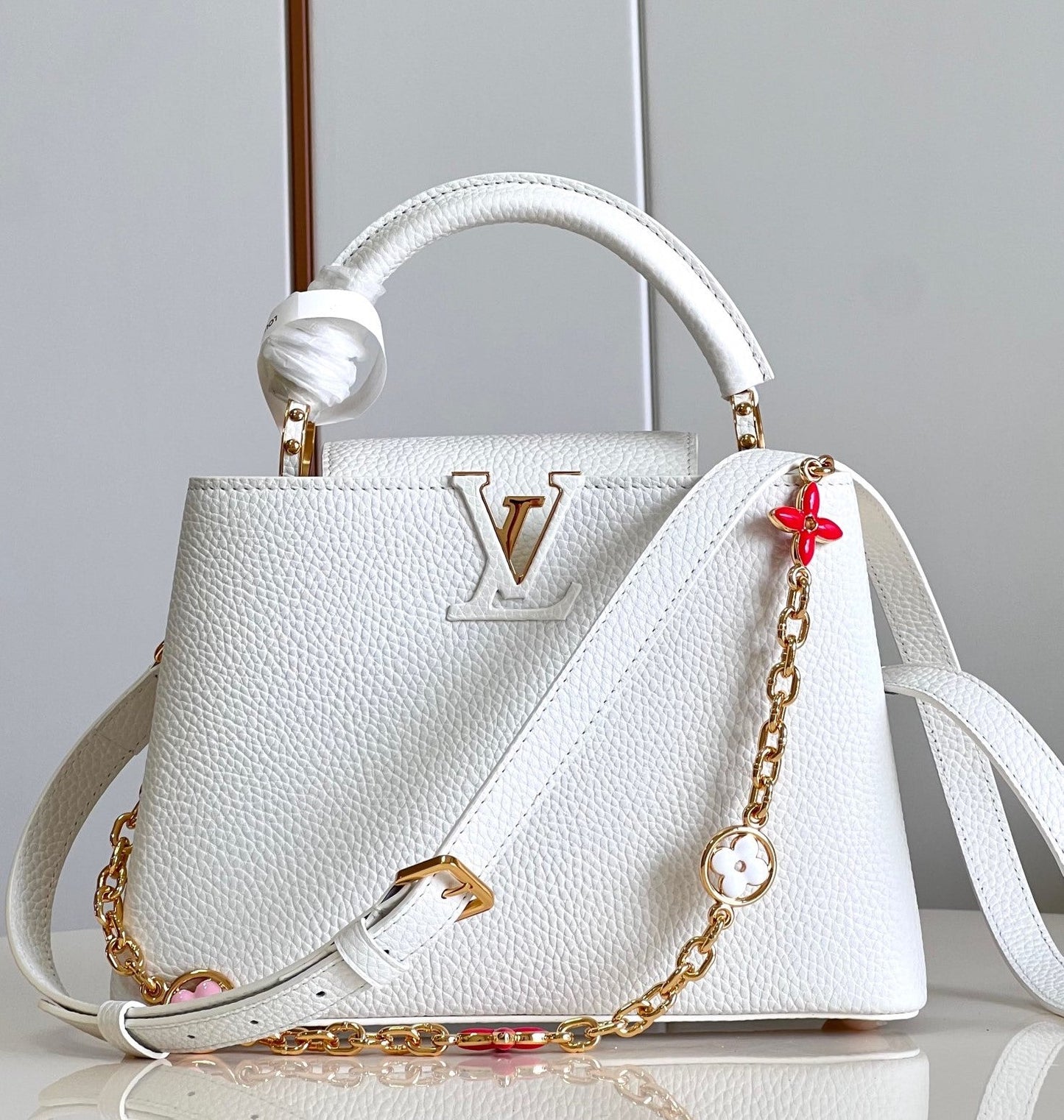 L Capucines MM White Flower Strap 04240318012