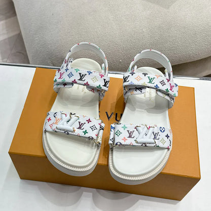 New fashion and versatile sandals 1025031215