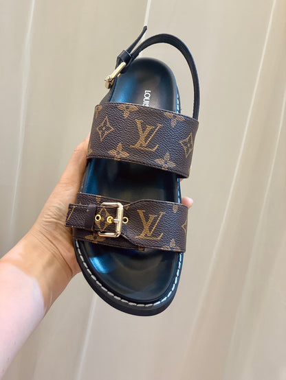 New V logo printed sandals fashion casual beach flip flops XC0404031