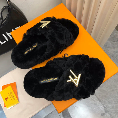 24 V Fluff Fashion Slippers 0424082807