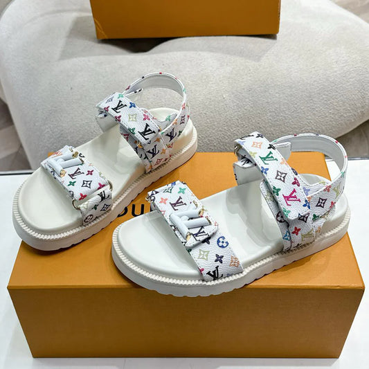 New fashion and versatile sandals 1025031215