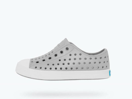 jefferson • pigeon grey / shell white